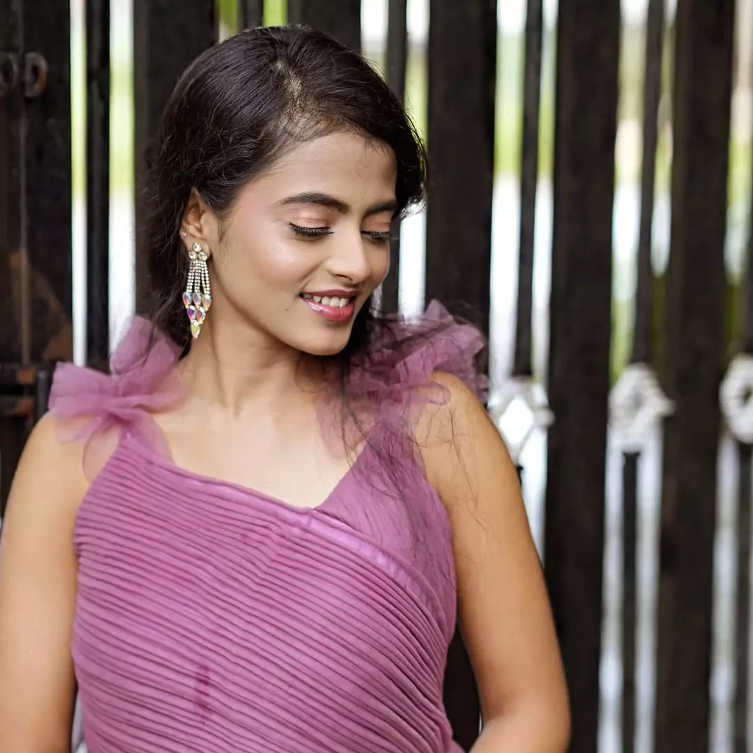 best makeup and hair stylist in karnataka for pre-wedding shoots and parties